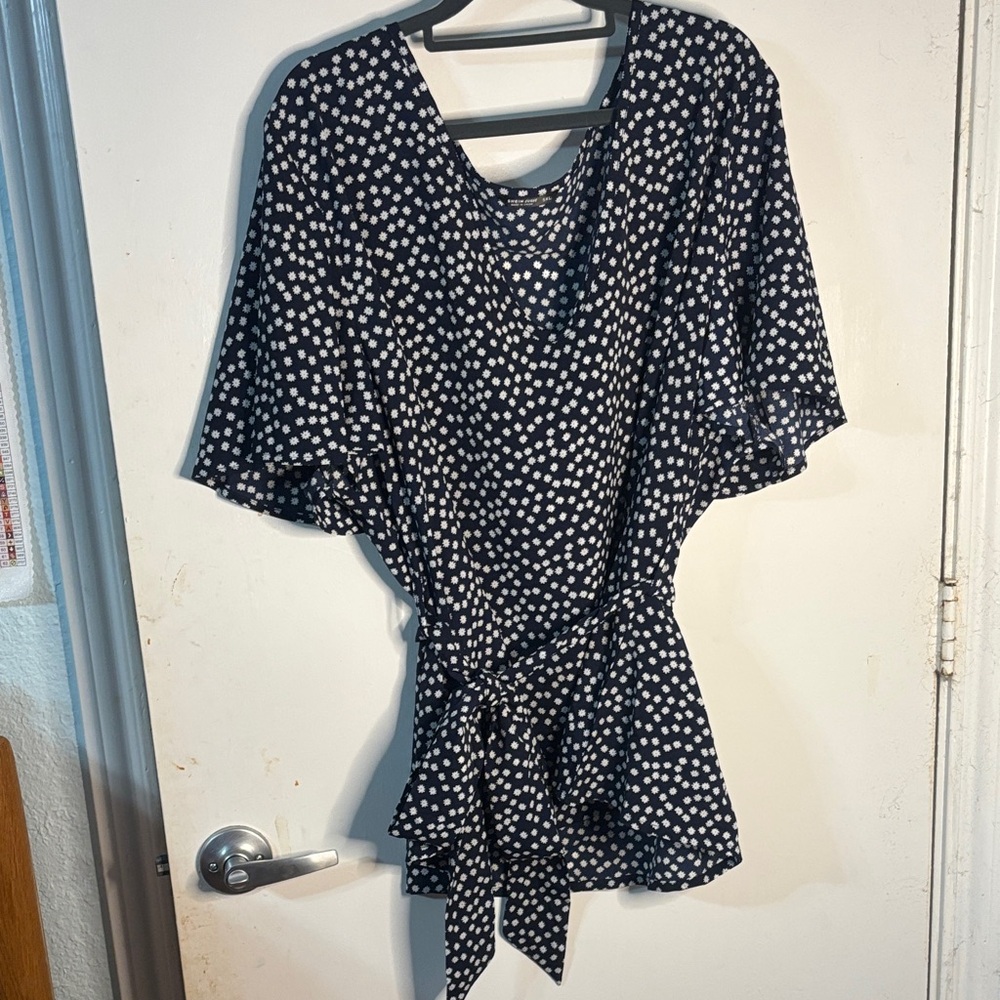 Navy W/Daisy Print Top with Belt